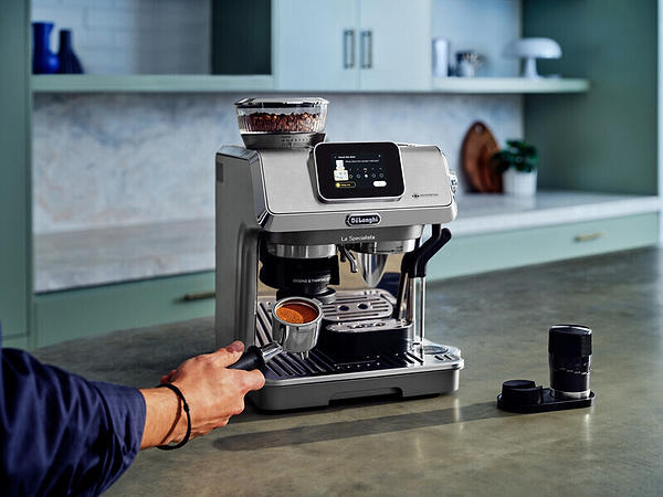 Фото - Кофеварка рожковая Delonghi EC9455.M La Specialista Touch