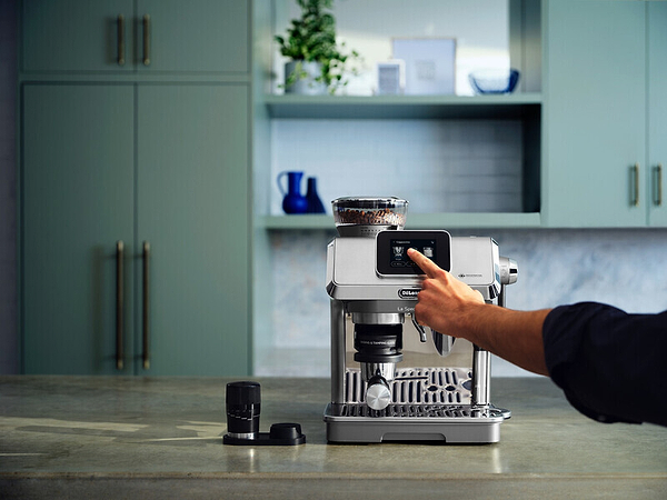 Фото - Кофеварка рожковая Delonghi EC9455.M La Specialista Touch