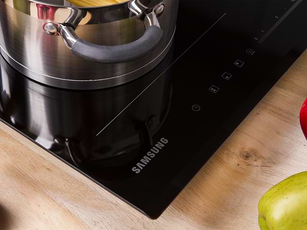 Фото - Духовой шкаф + варочная панель индукционная Samsung NV7B4125ZAK/WT + NZ64R3747BK/WT