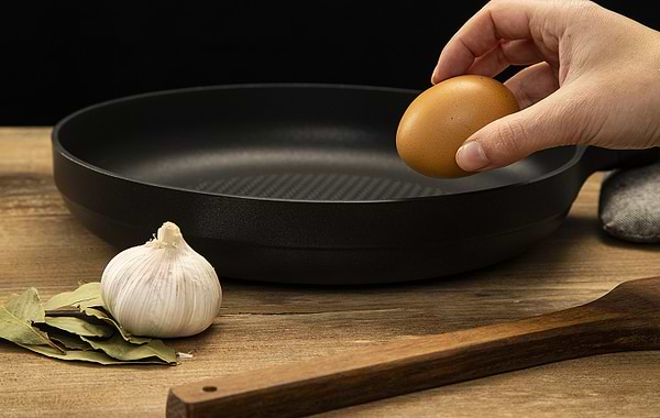 Фото - Сковорода універсальна Tefal G6050514 Trattoria 26 см