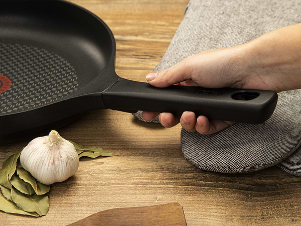 Фото - Сковорода універсальна Tefal G6050514 Trattoria 26 см