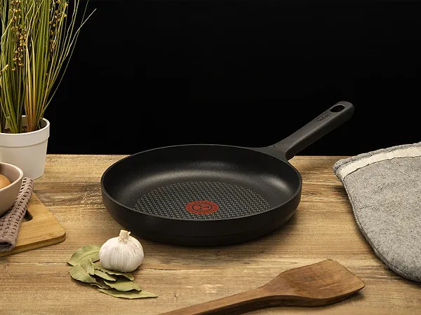 Фото - Сковорода універсальна Tefal G6050514 Trattoria 26 см