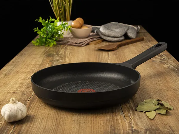 Фото - Сковорода універсальна Tefal G6050514 Trattoria 26 см