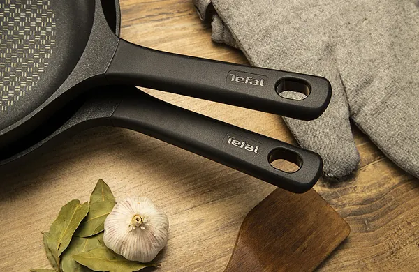 Фото - Сковорода універсальна Tefal G6050514 Trattoria 26 см