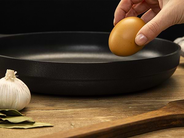 Фото - Сковорода універсальна Tefal G6050614 Trattoria 28 см