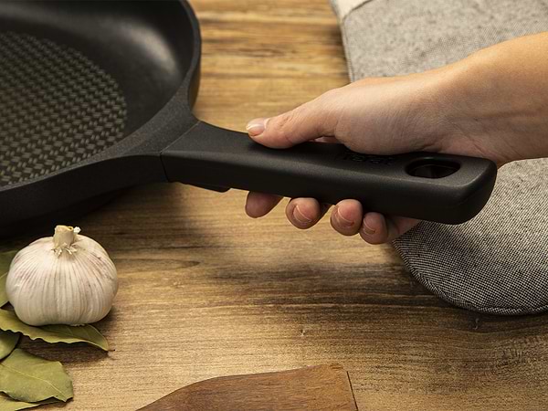 Фото - Сковорода універсальна Tefal G6050614 Trattoria 28 см