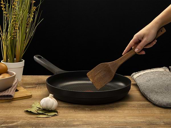 Фото - Сковорода універсальна Tefal G6050614 Trattoria 28 см