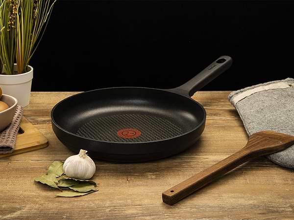 Фото - Сковорода універсальна Tefal G6050614 Trattoria 28 см