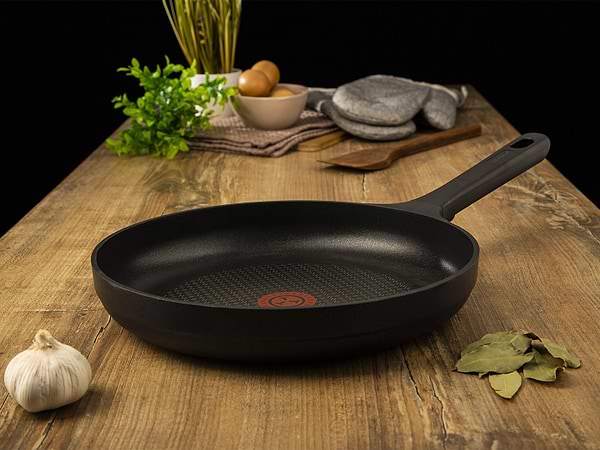 Фото - Сковорода універсальна Tefal G6050614 Trattoria 28 см