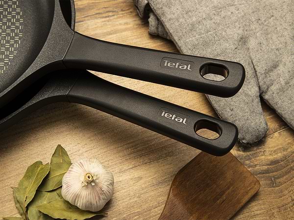 Фото - Сковорода універсальна Tefal G6050614 Trattoria 28 см