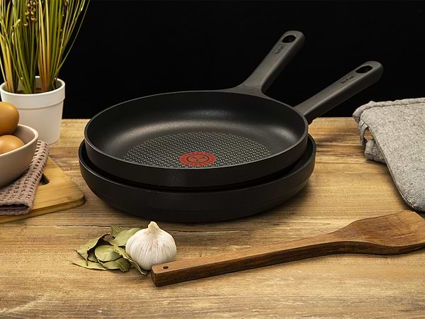 Фото - Сковорода універсальна Tefal G6050614 Trattoria 28 см