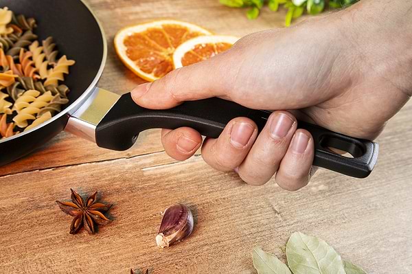 Фото - Сковорода універсальна Tefal B5670453 Simply Clean 24 см