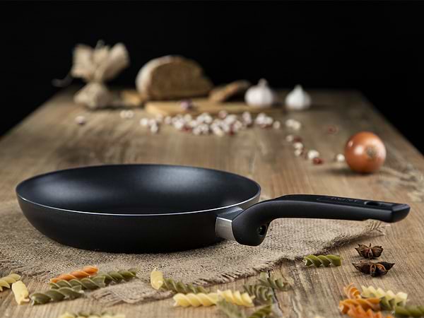 Фото - Сковорода універсальна Tefal B5670453 Simply Clean 24 см