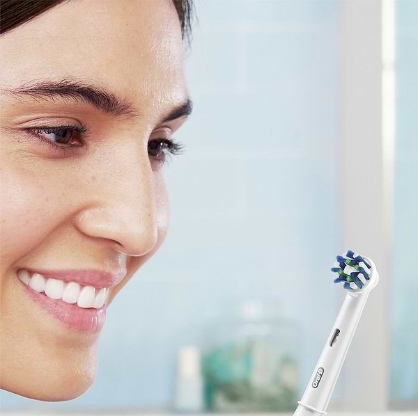 Фото - Зубна щітка електрична Oral-B Braun Vitality D103.413.3 Protect x clean типу 3708 White