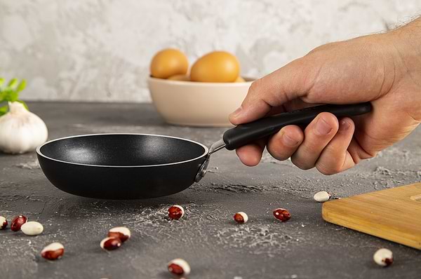 Фото - Сковорода універсальна Tefal B5670053 Simply Clean 12 см