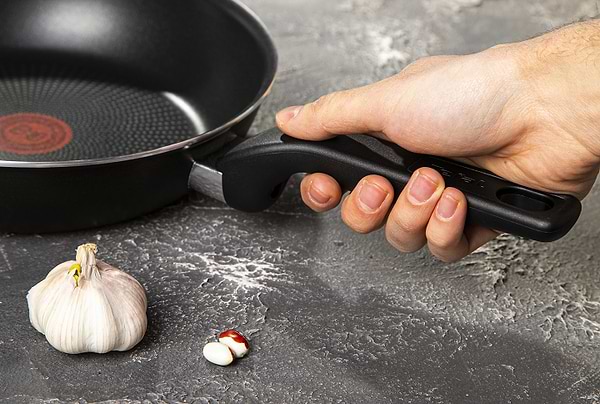 Фото - Сковорода универсальная Tefal C3840453 XL INTENSE 24 см