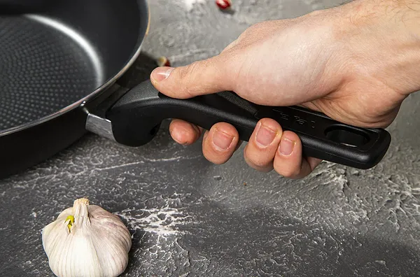 Фото - Сковорода універсальна Tefal C3840653 XL INTENSE 28 см