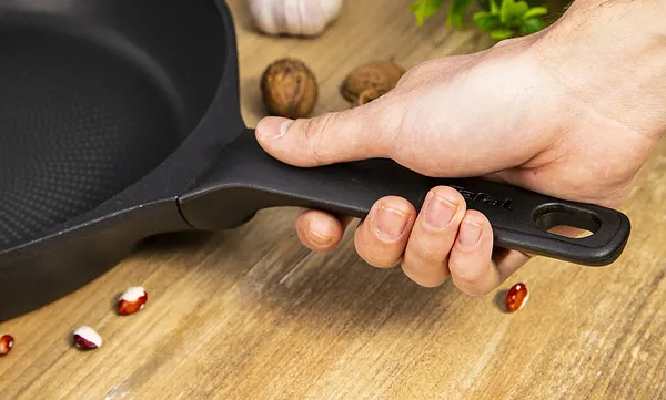 Фото - Сковорода універсальна Tefal E2320674 Delicio 28 см