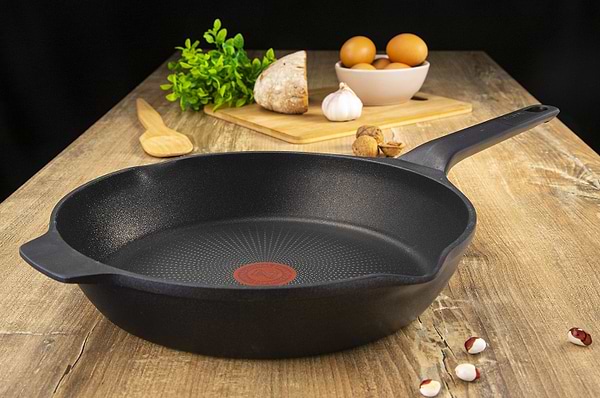 Фото - Сковорода універсальна Tefal E2320674 Delicio 28 см