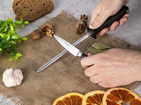 Фото - Ніж для овочів Wuesthof 9 см в картонной упаковке 1040330409