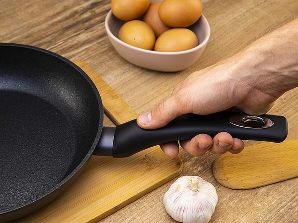 Фото - Сковорода універсальна Aureti Pratico 24 см (AU-102-24)