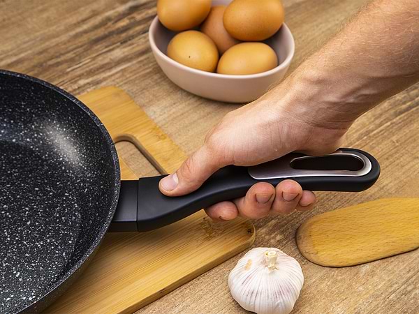 Фото - Сковорода універсальна Aureti Titanium 26 см (AU-403-26)