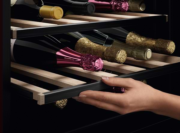 Фото - Винный шкаф встраиваемый AEG NKW8P21KAB