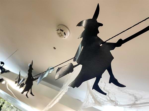 Фото - Гирлянда бумажная YES! Fun Ведьмочки, 11 фигурок, 3м (973645)