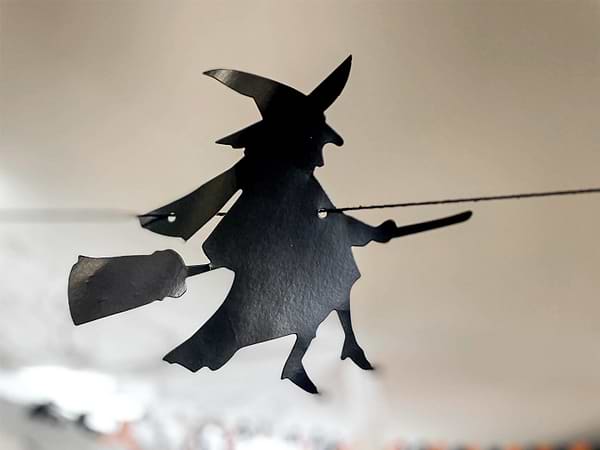 Фото - Гирлянда бумажная YES! Fun Ведьмочки, 11 фигурок, 3м (973645)