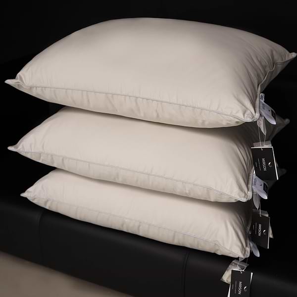 Фото - Подушка стандартна MirSon №207 Silver Cloud 70х70 см (2200009348945)