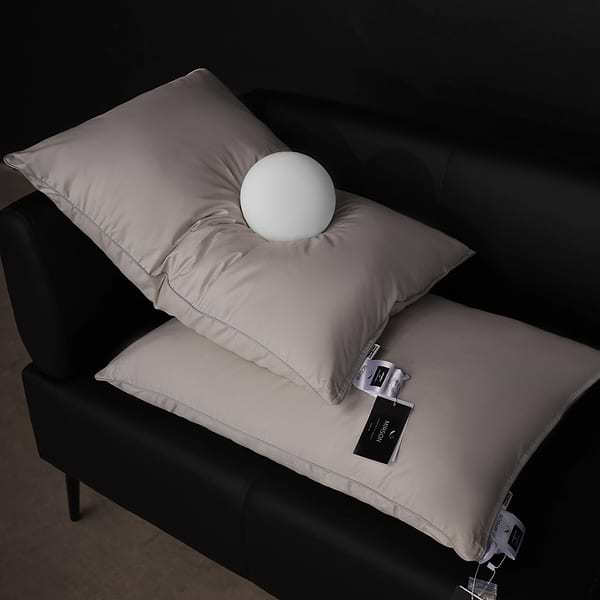 Фото - Подушка стандартна MirSon №207 Silver Cloud 70х70 см (2200009348945)