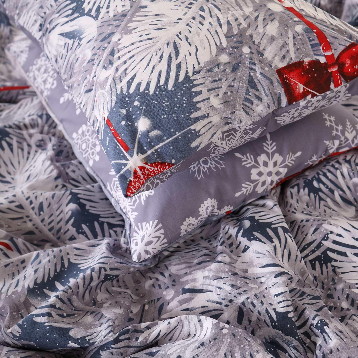 Наволочка MirSon 17-0657 Mistletoe Бязь Сіра з червоним 70х70 (2200009611513)