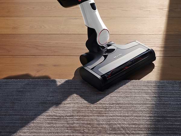 Фото - Пилосос ручний для дому Miele SMUL1 01 TRIFLEX HX1 Білий лотос/Червоний