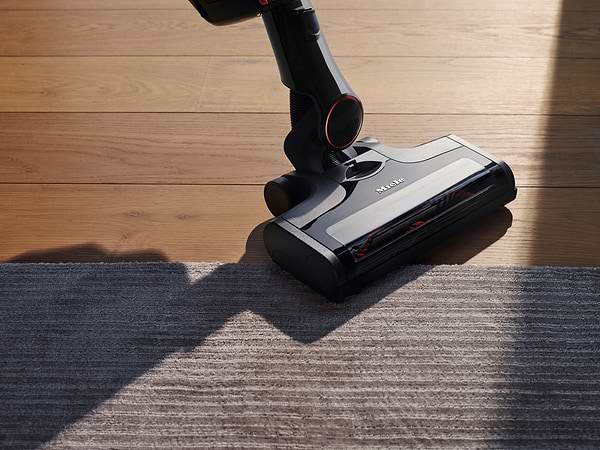 Фото - Пилосос ручний для дому Miele SMUL1 05 TRIFLEX HX1 Чорний обсидіан/Червоний