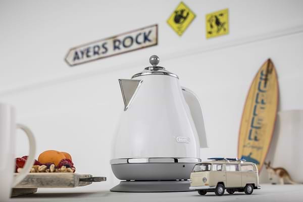 Фото - Электрический чайник Delonghi KBOC2001W