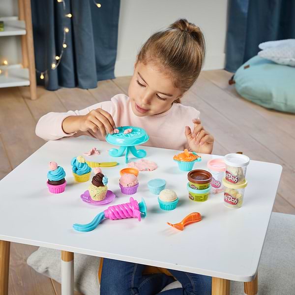 Фото - Наборы для лепки Hasbro Кухонные принадлежности "Набор капкейков" (E7253_F2929)