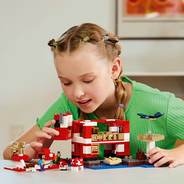 Фото - Конструктор LEGO Minecraft Грибний будинок (21270)