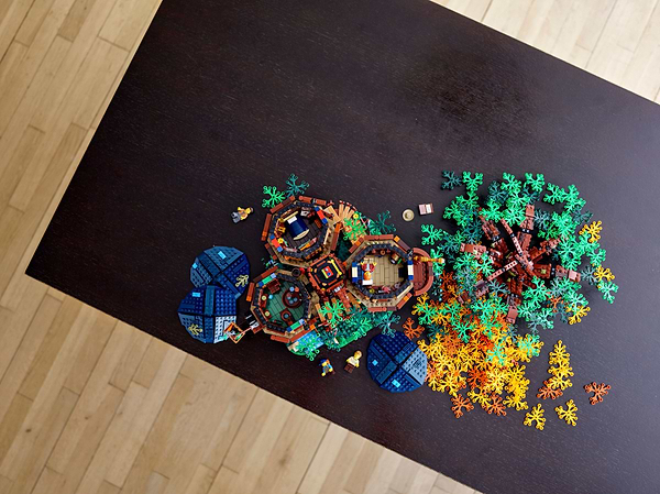 Фото - Конструктор LEGO Ideas Домик на дереве (21318)
