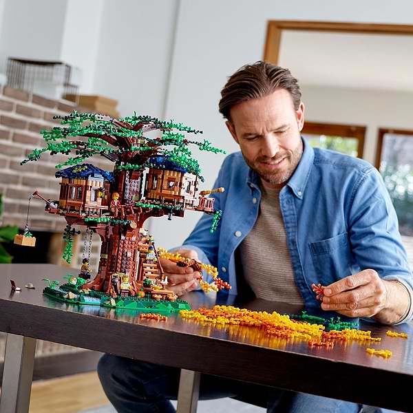 Фото - Конструктор LEGO Ideas Домик на дереве (21318)