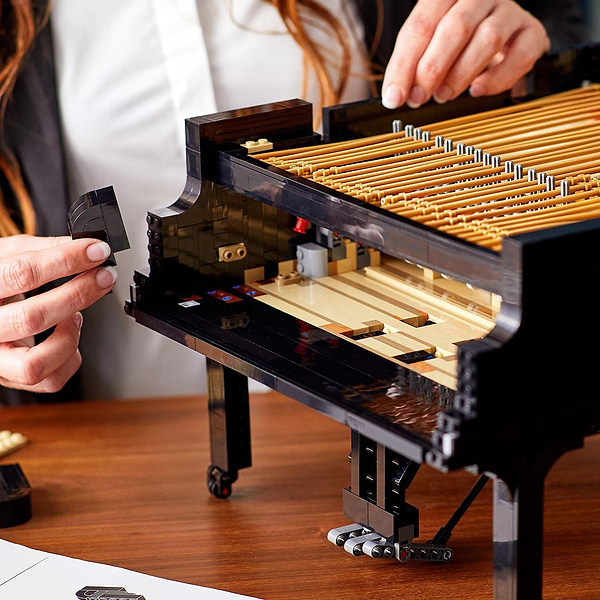 Фото - Конструктор LEGO Ideas Рояль (21323)