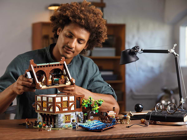 Фото - Конструктор LEGO Ideas Средневековая Кузница (21325)