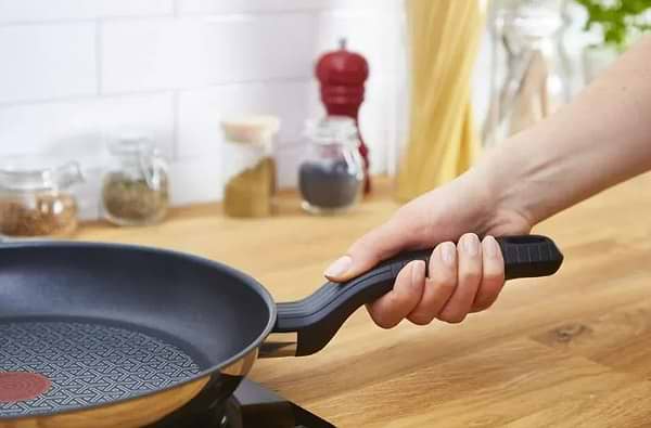 Фото - Сковорода универсальная Tefal G7260244 Comfort Max 20 см