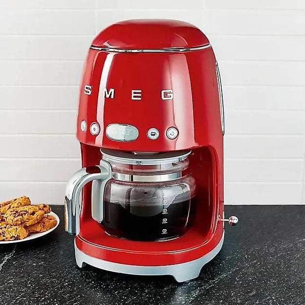 Фото - Кавоварка крапельна Smeg DCF02RDEU