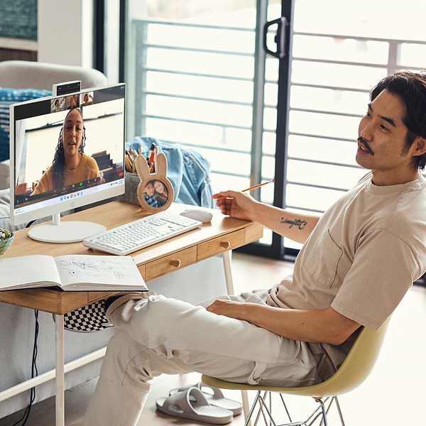 Фото - Компьютер-моноблок HP 24-cr0002ua (9C9C2EA) Shell White