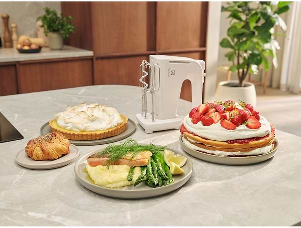 Фото - Миксер Electrolux EHM4W