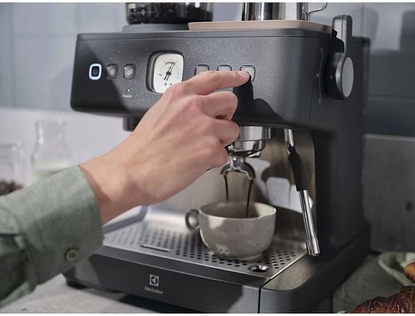 Фото - Кавоварка ріжкова Electrolux E8EC1-8BP