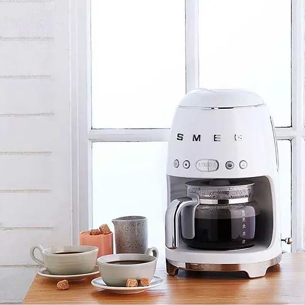 Фото - Кофеварка капельная Smeg DCF02WHEU