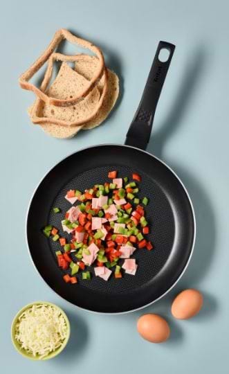 Фото - Сковорода універсальна Tefal B5550653 EXTRA COOK&CLEAN 28 см