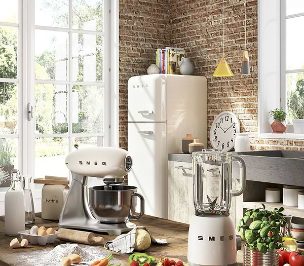 Фото - Блендер стаціонарний Smeg BLF01CREU (кремовий)