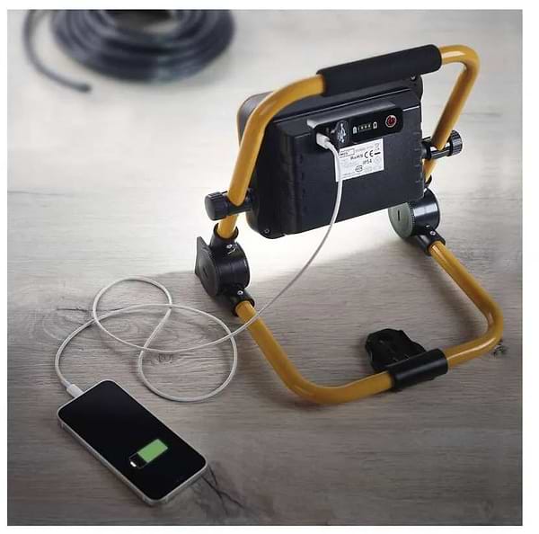 Фото - Светодиодный прожектор EMOS ZS2812 10W 1000Lm 6500K Li-Ion 4400mAч IP54